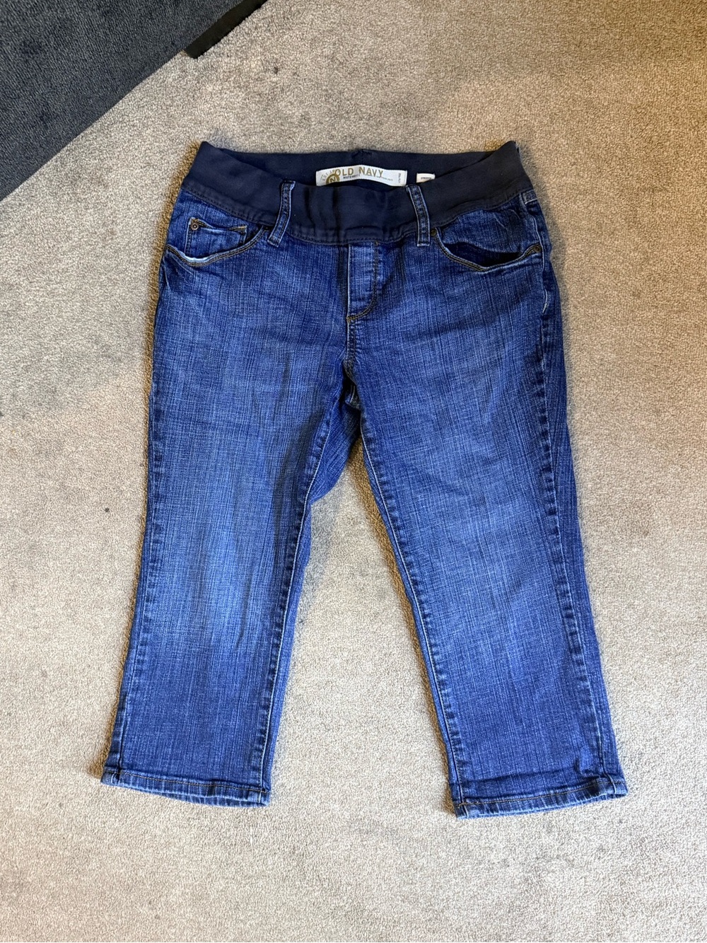 Old Navy Y2K Medium Wash Maternity Elastic Waist Capri Jeans Size M